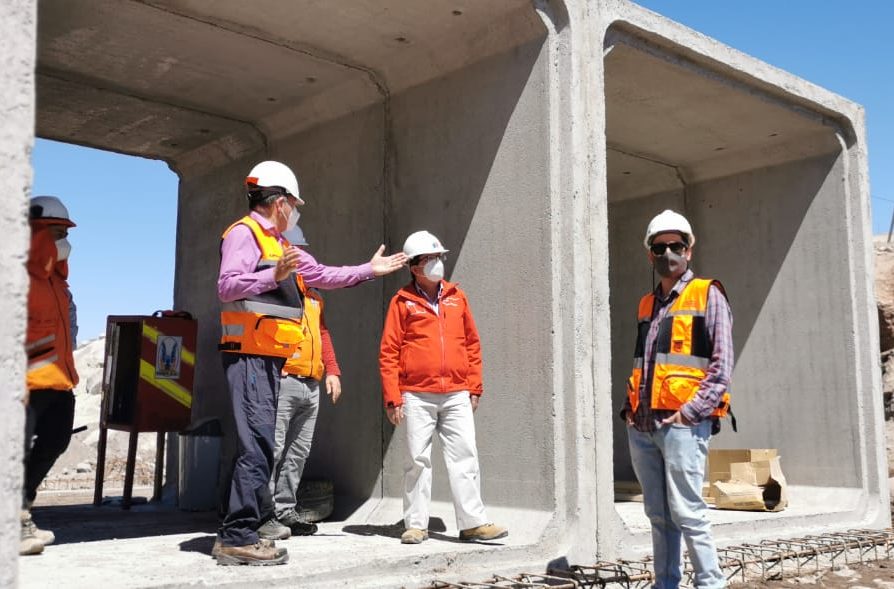 Partió instalación de cajones de hormigón que darán forma al atravieso en acceso a poblado de Camarones