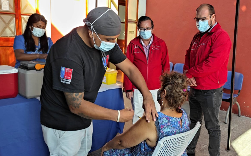 En Arica comenzó la vacunación de la cuarta dosis para los mayores de 55 años