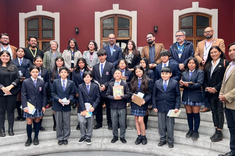 Gobierno Escolar de la Escuela Tucapel D-21 se reúne con autoridades regionales