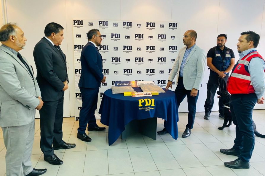 PDI y Aduanas incautaron más de 100 mil dosis de drogas en aeropuerto y Complejo Fronterizo Chacalluta