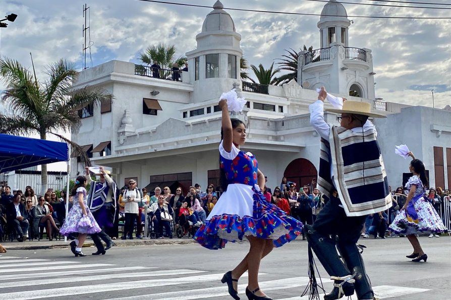 Más de 2.400 estudiantes participaron en el Desfile por las Glorias Navales