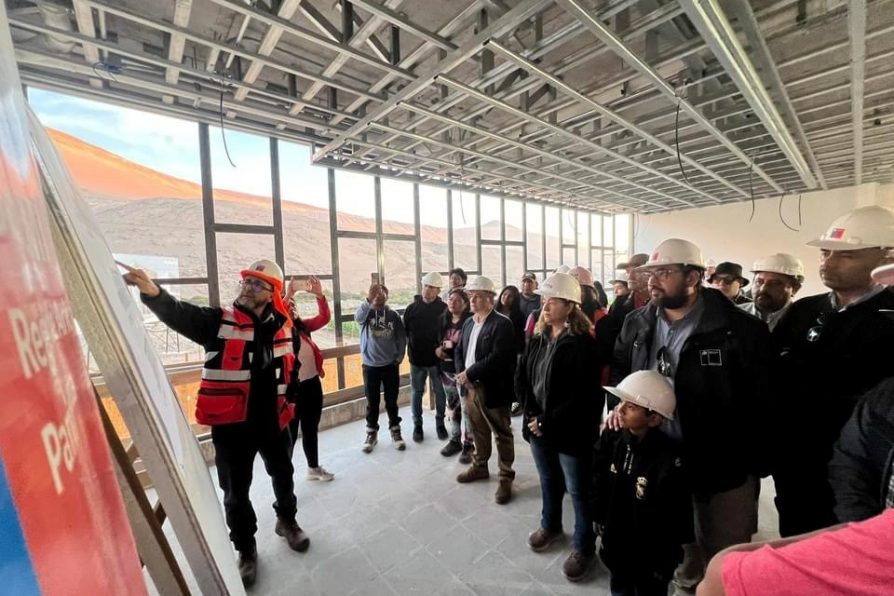 Ministro Cataldo visitó Jardín Infantil El Alto y nueva Escuela de Pampa Algodonal