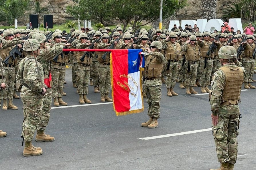 Al pie del histórico Morro ciento de jóvenes juraron a la Bandera