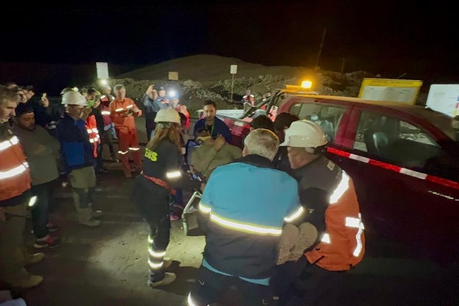 Trabajador atrapado en minera Pampa Camarones fue rescatado con vida